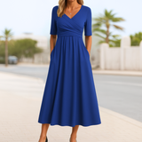 MONIQUE™ – FEMININ KJOLE MED KRYDSDESIGN OG KORTE ÆRMER TIL ENHVER LEJLIGHED