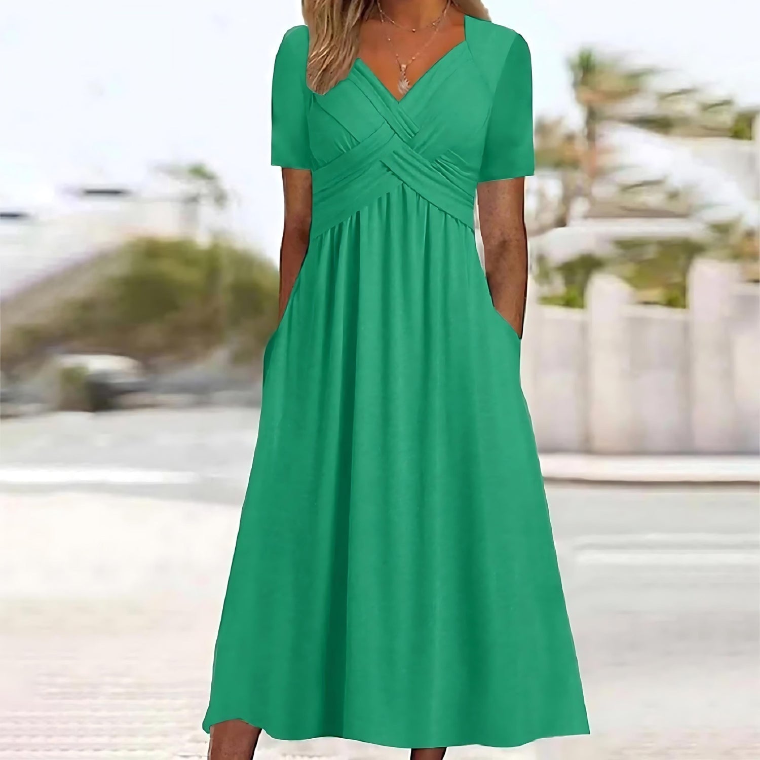 JASMIN™ – ELEGANT MIDIKJOLE MED ET RAFFINERET OG FEMININT UDTRYK