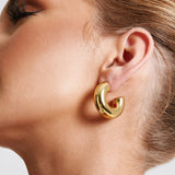 Petra™ – guldringøreringe med elegant glans